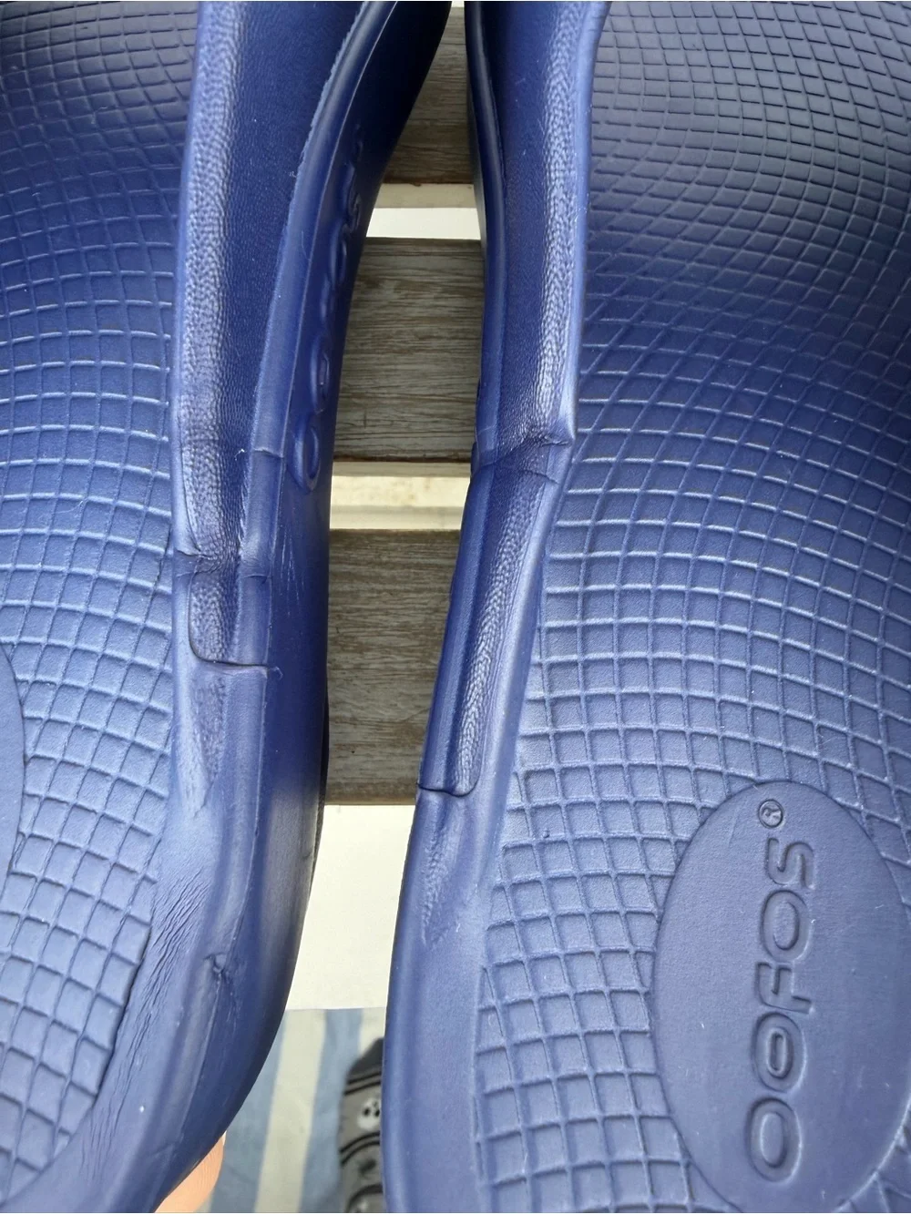 OOFOS Recovery slides in navy impact-absorbing foam technology unisex W11 M9